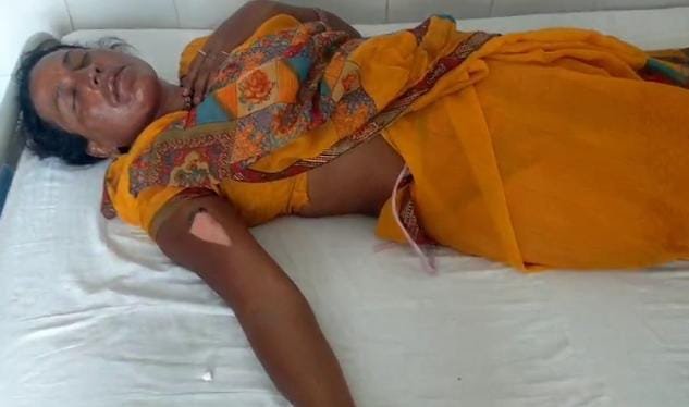 रायबरेली-प्राथमिक स्कूल में एमडीएम बनाते समय सिलेंडर में लगी आग , रसोइया झुलसी