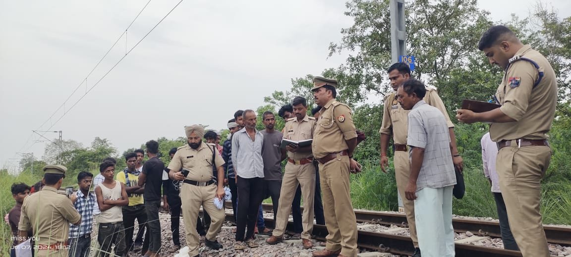 Raibareli-रेलवे  ट्रैक पर मिला अधेड़ का शव