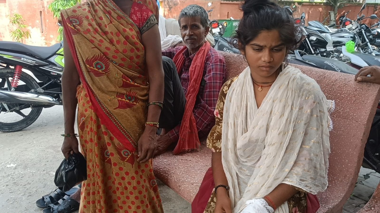 Raibareli-करंट की चपेट में आने से किशोरी झुलसी 