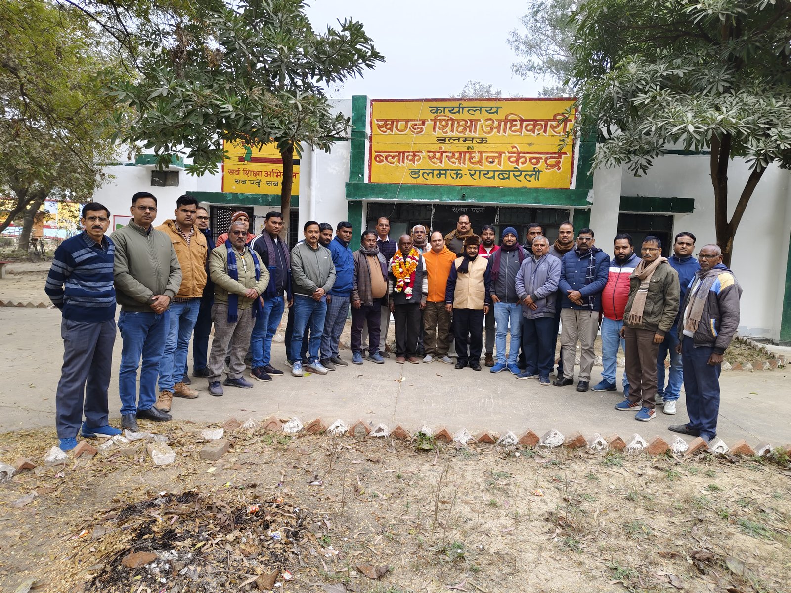 रायबरेली -सेवा संपन्नता के अवसर पर प्राथमिक शिक्षक संघ ने किया सम्मान