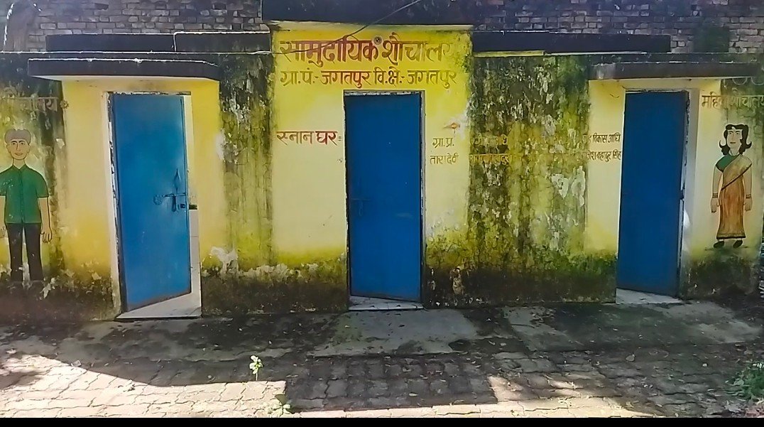 Raibareli- शो पीस बना ब्लॉक परिसर में बना शौचालय