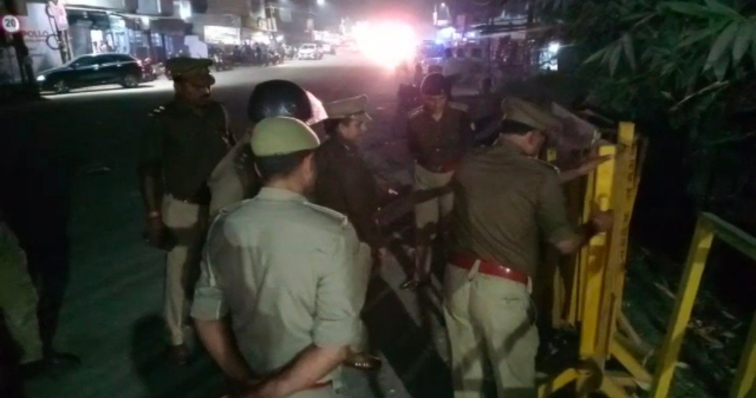 Raibareli-सीओ सिटी वंदना सिंह व थानाध्यक्ष रेखा सिंह ने जनरल स्टोर पर की छापेमारी