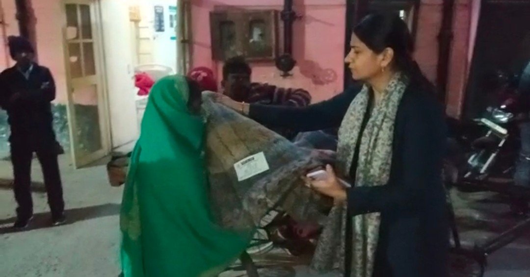 Raibareli-4 किलोमीटर रिक्शा चलाकर बीमार पति को लेकर अस्पताल पहुंची पत्नी