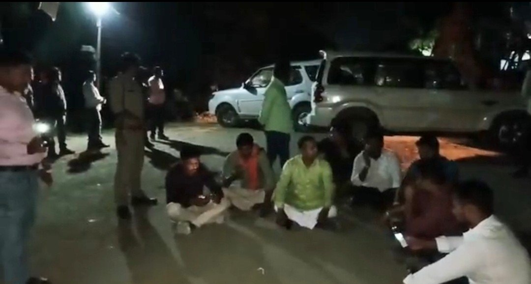 बड़ी खबर-अपनी ही सरकार में धरने पर बैठे बीजेपी विधायक 