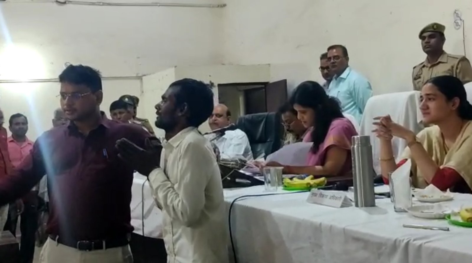 रायबरेली-प्रधान प्रतिनिधि की दबंगई से परेशान पीड़ित,DM से लगाई न्याय की गुहार