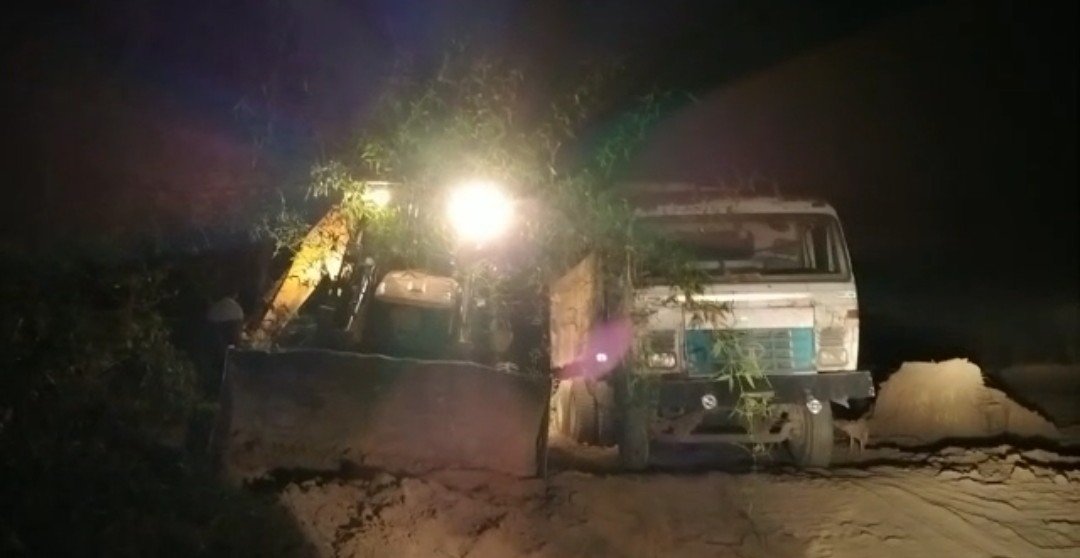 Raibareli-मिट्टी खनन माफियाओं के आगे नतमस्तक जिला प्रशासन 