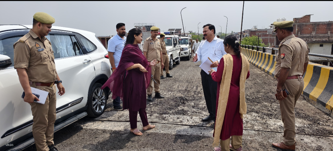 रायबरेली-डीएम ने बछरावां रेलवे ओवर ब्रिज के मरम्मत कार्य का किया निरीक्षण