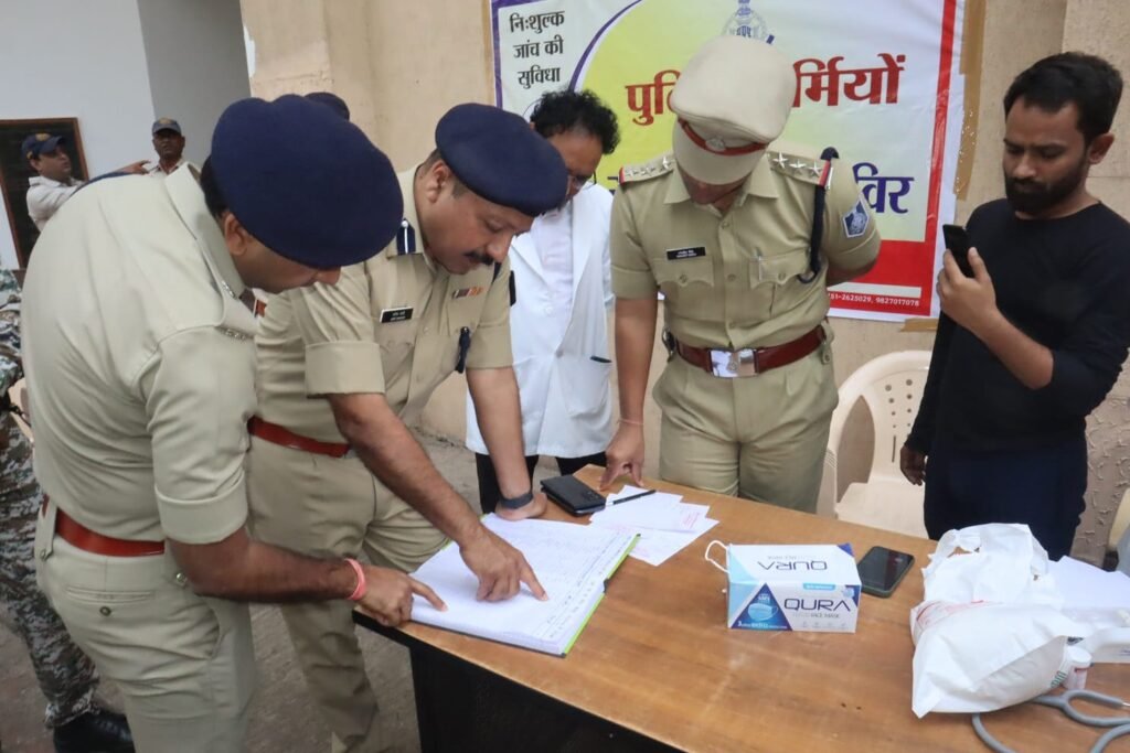 ग्वालियर पुलिस कन्ट्रोल रूम में हेल्थ चेकअप शिविर का हुआ आयोजन, कई पुलिसकर्मियों का हुआ स्वास्थ्य परीक्षण