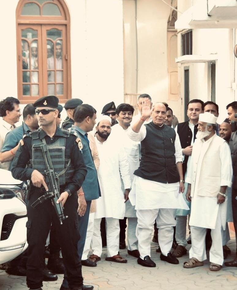 नदवा कॉलेज पहुंचे रक्षा मंत्री राजनाथ सिंह, राबे हसन नदवी के परिजनों से भी मिले