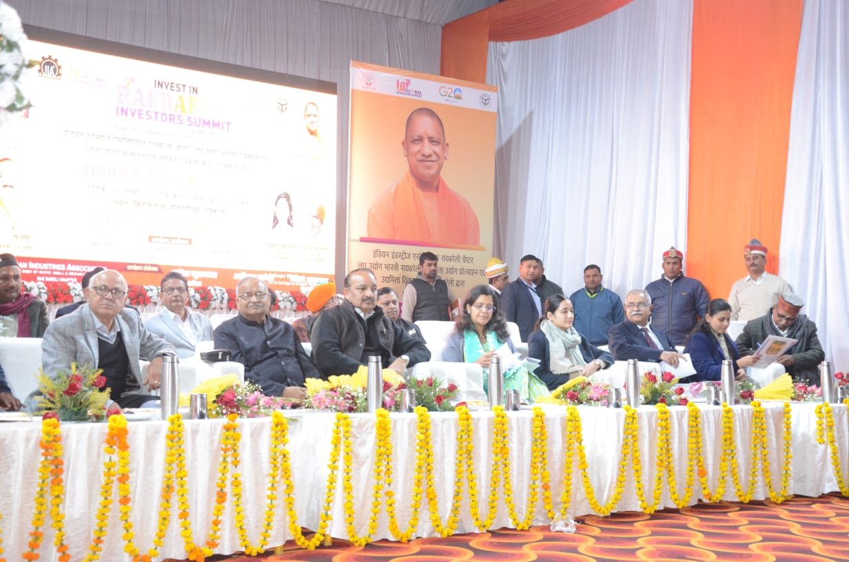 मंत्री दिनेश प्रताप सिंह ने निवेशकों एवं औद्योगिक संगठनों के प्रतिनिधियों को स्मृति चिन्ह देकर किया सम्मानित