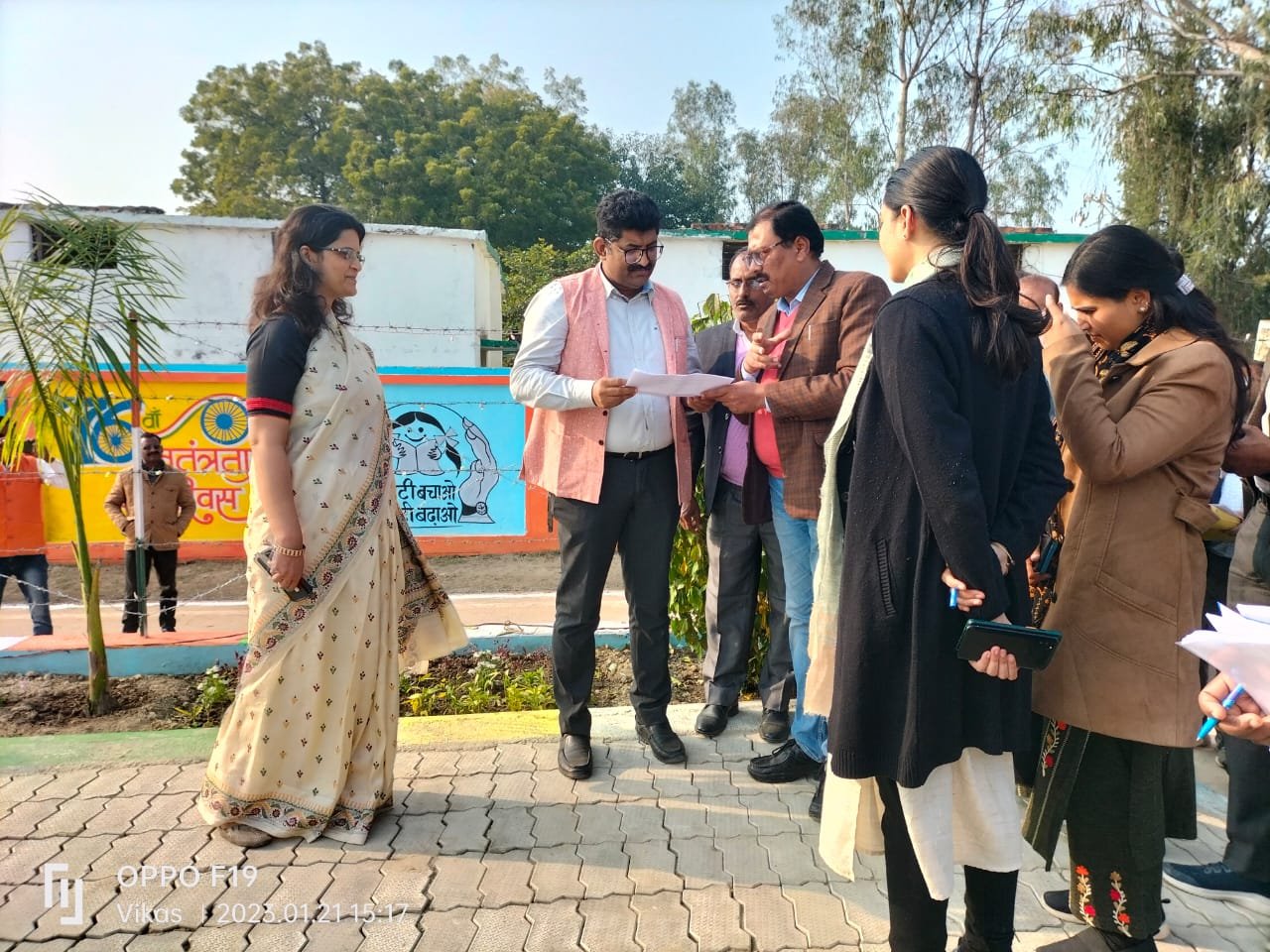 Raibareli-प्रदेश के कृषि सचिव ने शहर के सेल्फी प्वाइंट एवं अमृत सरोवर का किया निरीक्षण