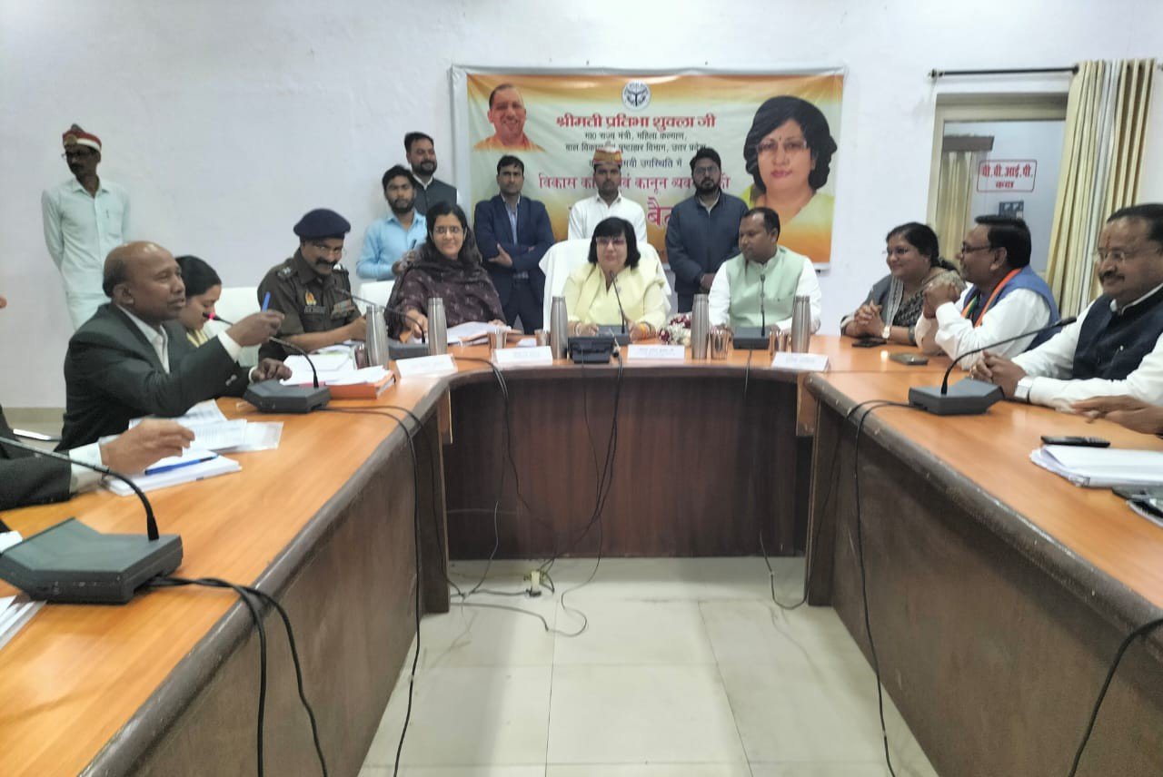 Raibareli- राज्यमंत्री प्रतिभा शुक्ला ने विकास कार्यो एवं कानून व्यवस्था की अधिकारियों के साथ की समीक्षा बैठक