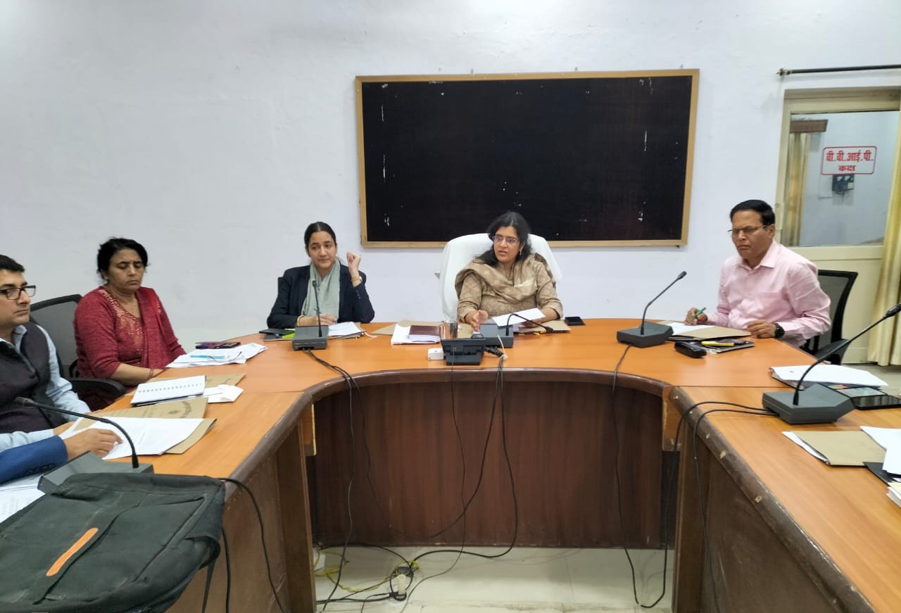 Raibareli-डीएम की अध्यक्षता में जिला स्वास्थ्य समिति की बैठक हुई सम्पन्न