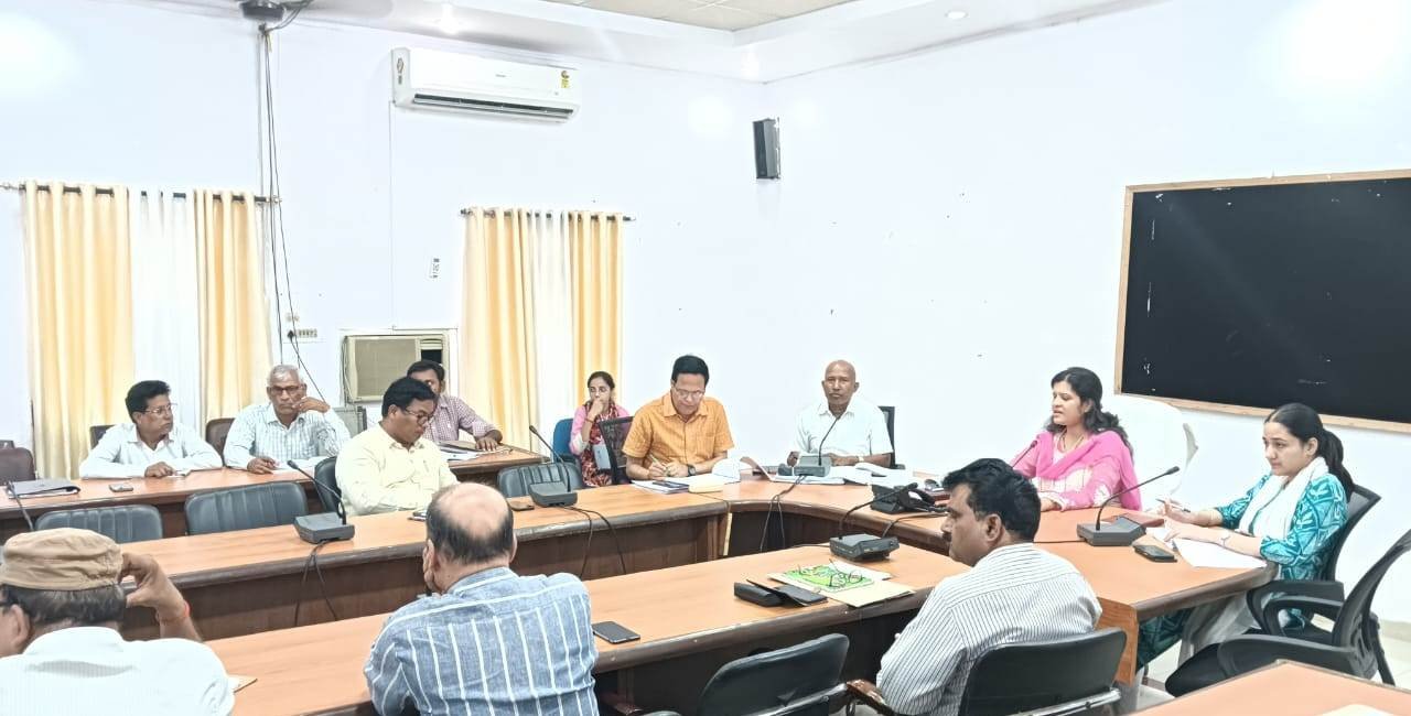 Raibareli-डीएम की अध्यक्षता में विकास कार्यो की प्रगति की समीक्षा बैठक हुई सम्पन्न