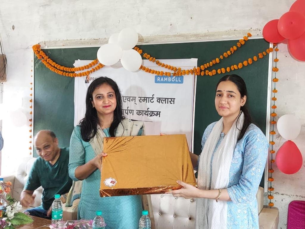 Raibareli-मुख्य विकास अधिकारी ने किया स्मार्ट क्लास और सोनल पैनल का उद्घाटन