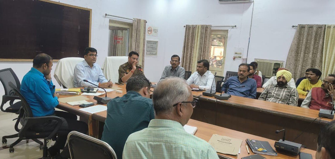 Raibareli-एडीएम (प्रशासन) ने पटाखा बिक्री के सम्बन्ध में की बैठक