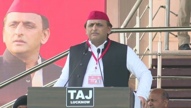 सपा सम्मलेन में गरजे अखिलेश यादव, बोले- 2019 में डटकर किया था BJP मुकाबला, 24 में करेंगे का सफाया