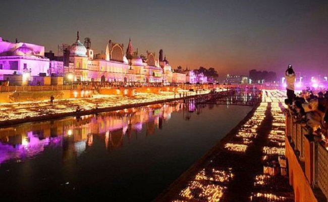 दियो की रौशनी से जगमगाई राम की नगरी, तस्वीरों में देखिए अद्भुत, ऐतिहासिक और अलौकिक दीपोत्सव की भव्यता