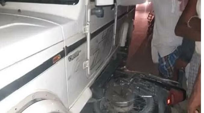 बांदा में दर्दनाक सड़क हादसा, 8 माह की मासूम बच्ची समेत पति पत्नी की मौत