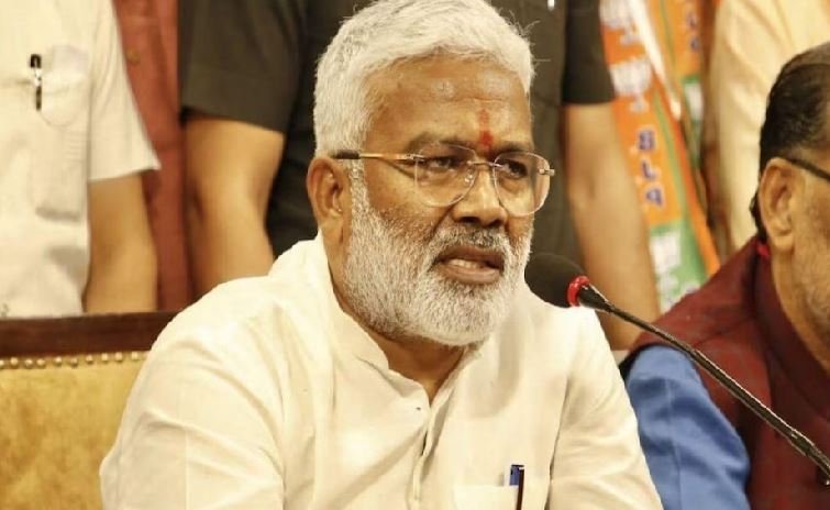 दूसरे चरण की तैयारी में जुटी बीजेपी, आज बांदा पहुंचे मंत्री स्वतंत्र देव सिंह