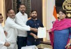 रायबरेली-संगठन के प्रदेश महासचिव अखिलेश यादव के नेतृत्व में जिलाधिकारी को प्रधानों ने सौंपा ज्ञापन*