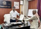रायबरेली डीएम ने जनसुनवाई में आए प्रार्थी को तत्काल डिक्री कराई जारी