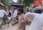 रायबरेली-फल खरीदने को लेकर दो युवकों में मारपीट, पुलिस की मौजूदगी में हुई हाथापाई का वीडियो वायरल
