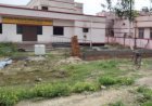 रायबरेली-कस्तूरबा गांधी विद्यालय में पीली ईंटों से बनाई जा रही बाउंड्री वाल, जिम्मेदारों पर उठे सवाल