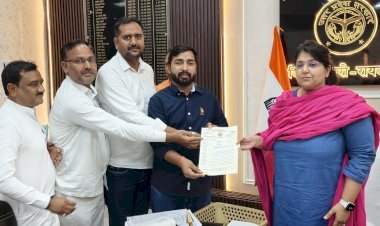 रायबरेली-संगठन के प्रदेश महासचिव अखिलेश यादव के नेतृत्व में जिलाधिकारी को प्रधानों ने सौंपा ज्ञापन*