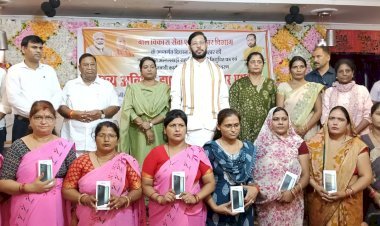 251 नवचयनित आंगनबाड़ी सहायिकाओं को वितरित किये गये नियुक्ति पत्र