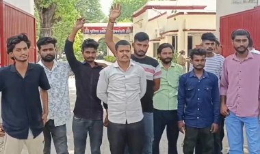 रायबरेली में ऑटो चालकों का प्रदर्शन, राजघाट टैक्सी स्टैंड पर अवैध वसूली का आरोप