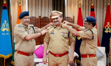डीजीपी के स्टाफ ऑफिसर पूर्णेंदु सिंह पुलिस सेवा में किया गया चयनित डीजीपी ने किया सम्मानित