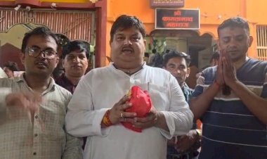 चित्रकूट धाम में टीबी कर्मचारियों ने की कामतानाथ परिक्रमा, दिवंगत साथियों को दी श्रद्धांजलि, सेवा स्थायित्व की मांगी प्रार्थना