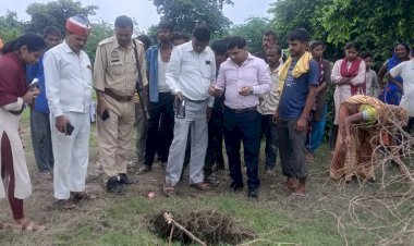 बारिश के दौरान अचानक जमीन धंसने से बनी एक रहस्यमयी सुरंग, बनी चर्चा का विषय