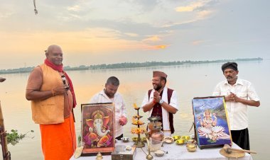 रायबरेली देव शयनी एकादशी की शाम गंगा तट पर गूंजा जयघोष, भव्य आरती का आयोजन