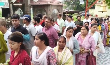 रायबरेली-श्रावण के पहले सोमवार पर शिवालयों में उमड़ा आस्था का सैलाब, 'हर-हर महादेव' के जयघोष से गूंजे मंदिर