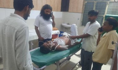 सड़क पार कर रहे अधेड़ को बाइक सवार ने मारी टक्कर, हालात गंभीर