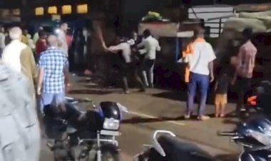रायबरेली में शराब ठेके के बाहर LIVE मारपीट, वीडियो वायरल