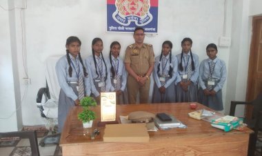 रायबरेली-डीसीडी पब्लिक स्कूल की छात्राओं ने पुलिस जवानों की कलाई पर बांधी राखी, सुरक्षा का मिला भरोसा
