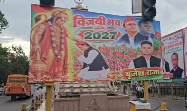 रायबरेली: अखिलेश यादव के दौरे से पहले पोस्टर वार, हनुमान जी देते दिखे आशीर्वाद का लगा पोस्टर