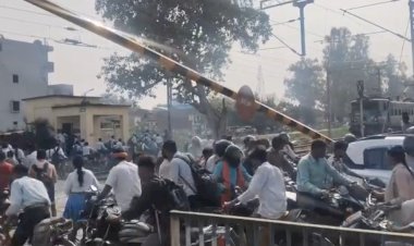 रायबरेली: मुराई का बाग रेलवे क्रॉसिंग पर खुला रहा फाटक, सामने आई ट्रेन; वीडियो वायरल होने से सुरक्षा व्यवस्था पर उठे सवाल