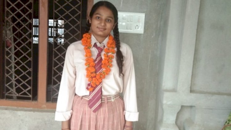 टॉपर काजल सिंह के घर तक लोक निर्माण विभाग बनाएगा रोड और नाली