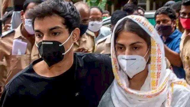 ड्र्ग्स मामले में जेल में बंद रिया को क्या मिलेगी जमानत? मुंबई कोर्ट में सुनवाई आज