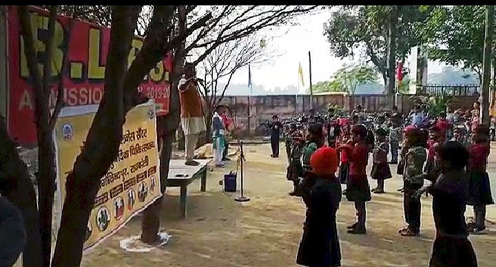 रायबरेली-योगाचार्य आनंद ने सिखाया बच्चों को योग