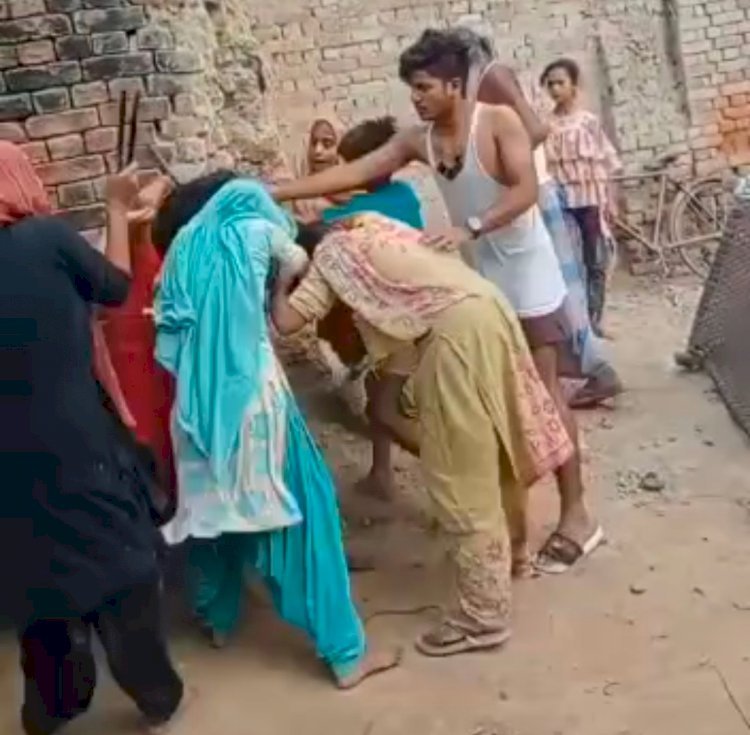 Raibareli-दबंगो ने घर मे घुस कर महिलाओ को लाठी डंडों से जमकर पीटा