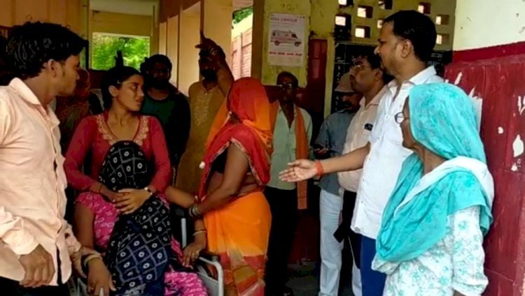 Raibareli-प्रसव कराने आई महिला के परिजनों व महिला डॉक्टर के बीच हुई हाथ पाई 