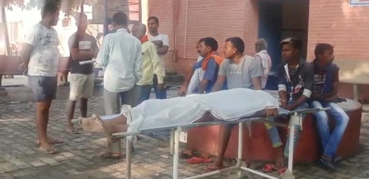 Raibareli- कर॑ट की चपेट में आके युवक की मौत,,, 