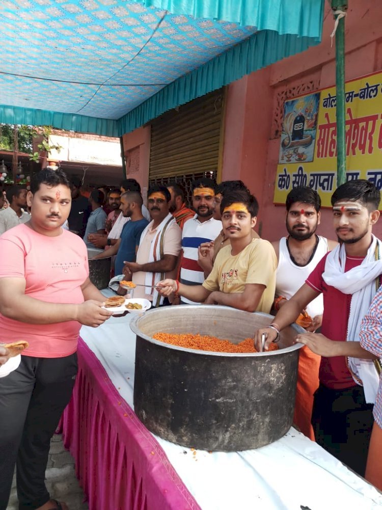 Raibareli-श्रावण माह के चौथे व आखिरी सोमवार को शिव मंदिरों में खूब दिखी आस्था*