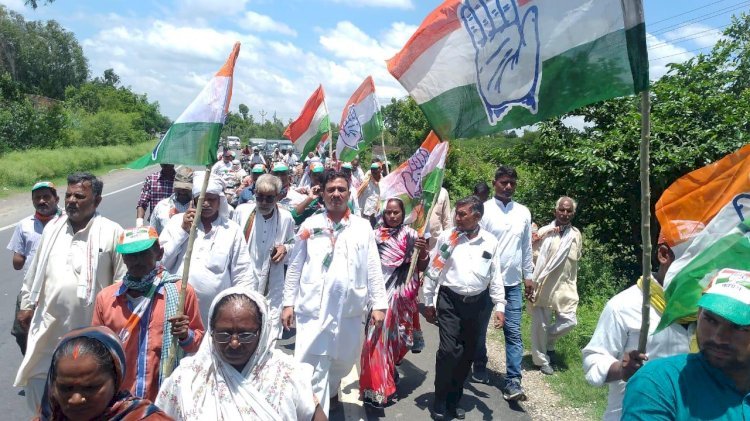 Raibareli- कांग्रेसीयों द्वारा महगांई एवं बेरोजगारी के खिलाफ आज़ादी गौरव पद यात्रा का किया,,,