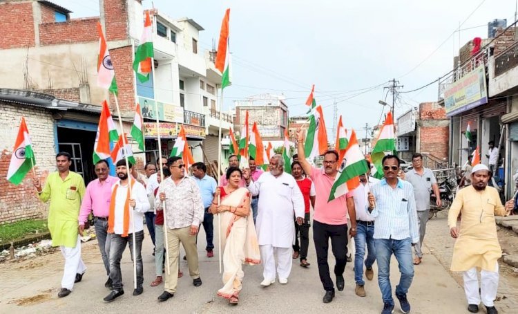 Raibareli-अखिल भारतीय उद्योग व्यापार मंडल के राष्ट्रीय के आवाहन में निकाली गई तिरंगा यात्रा